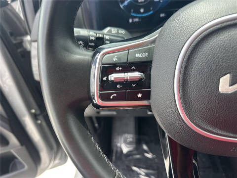 2023 Kia Carnival SX