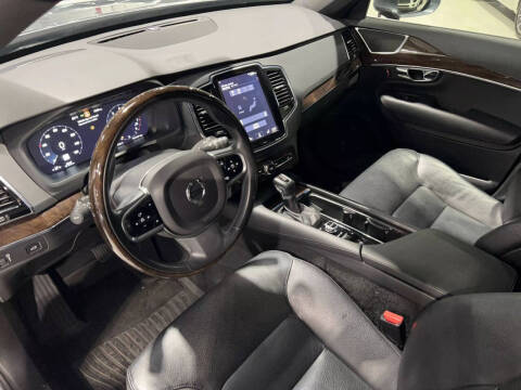 2016 Volvo XC90 T6 Momentum