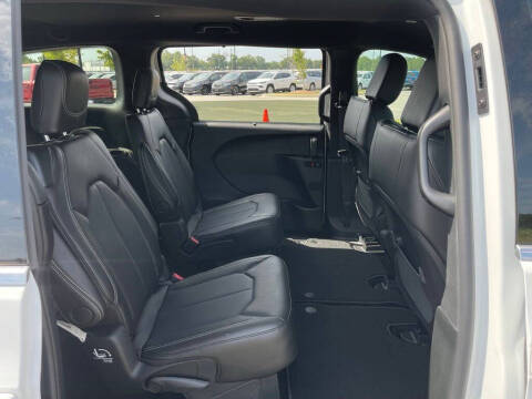 2027 Chrysler Pacifica LX