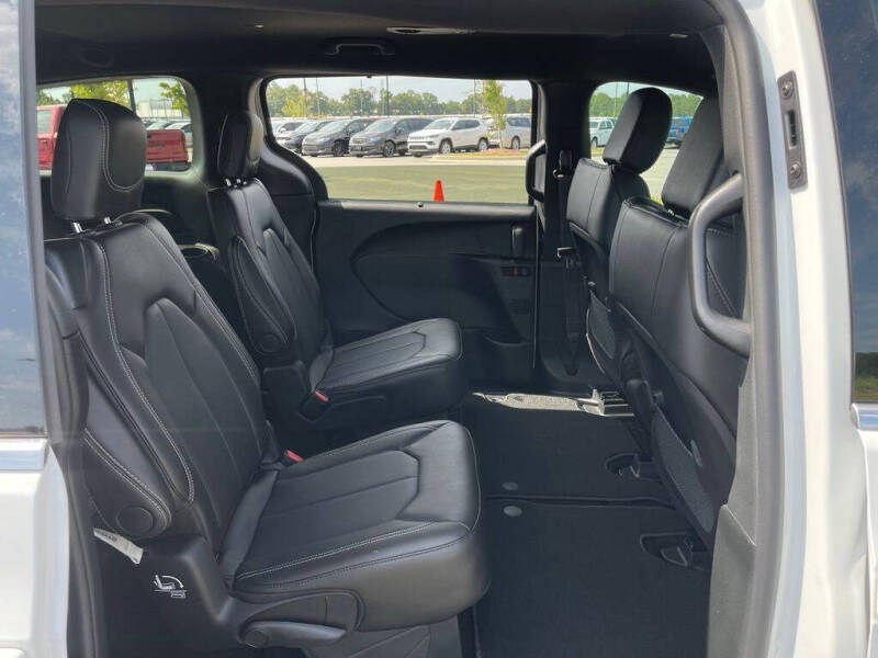 2027 Chrysler Pacifica LX