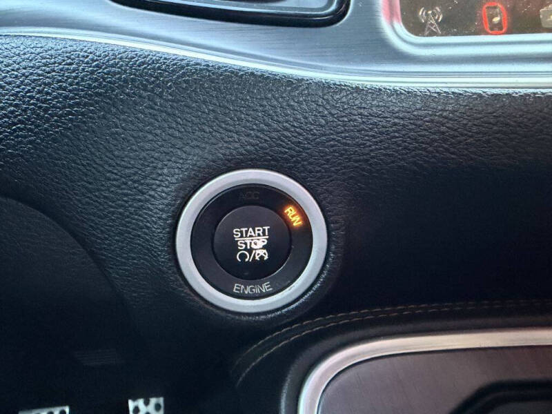 2016 Dodge Challenger R/T Shaker