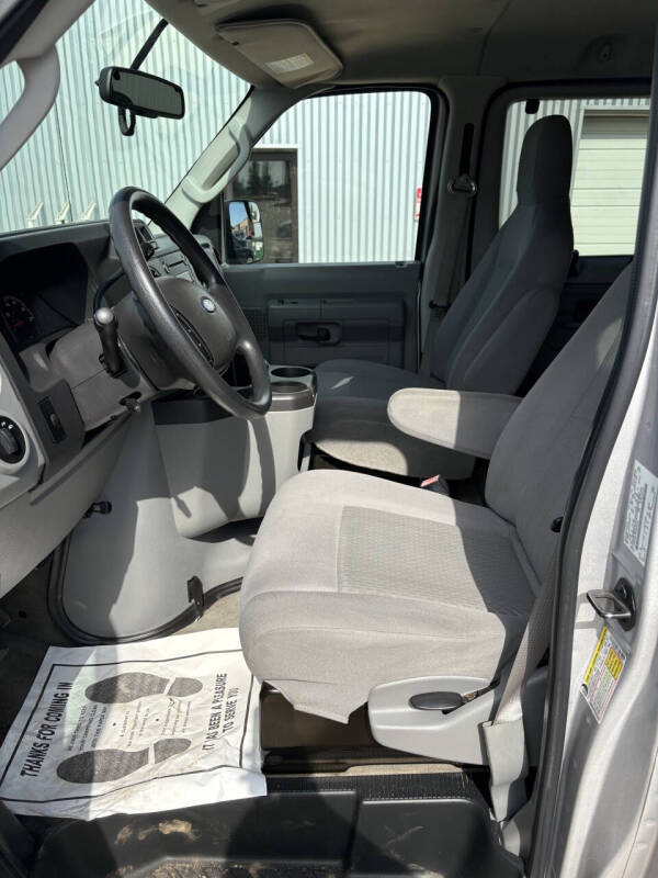 2013 Ford E-Series E-350 SD XLT