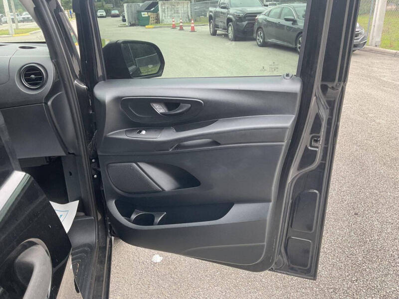 2019 Mercedes-Benz Metris Worker Passenger
