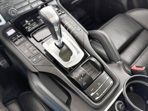 2017 Porsche Cayenne Platinum Edition