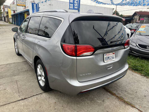 2018 Chrysler Pacifica Touring L Plus