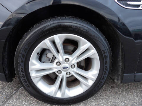 2016 Ford Taurus SEL