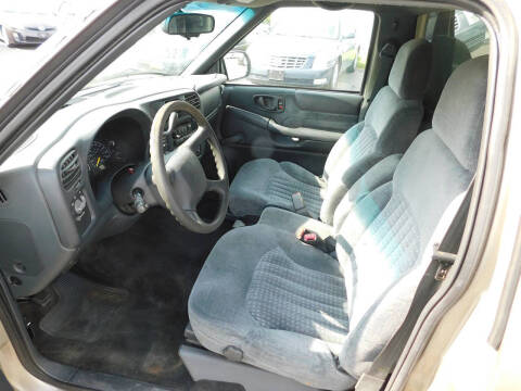 2000 Chevrolet S-10 LS