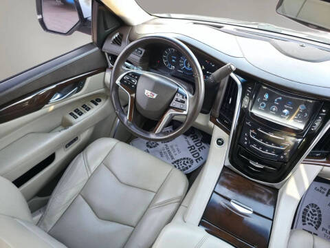 2017 Cadillac Escalade Luxury
