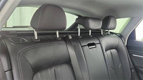 2022 Audi e-tron quattro Premium Plus