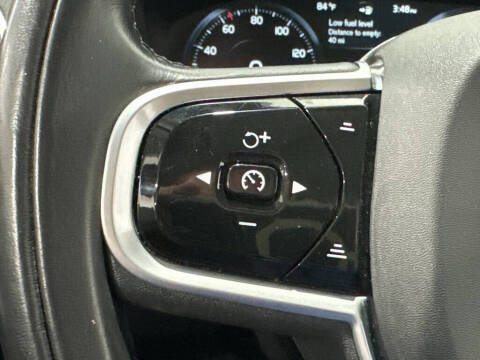 2022 Volvo XC90 T5 Momentum