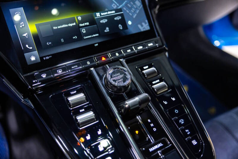 2025 Aston Martin Vantage