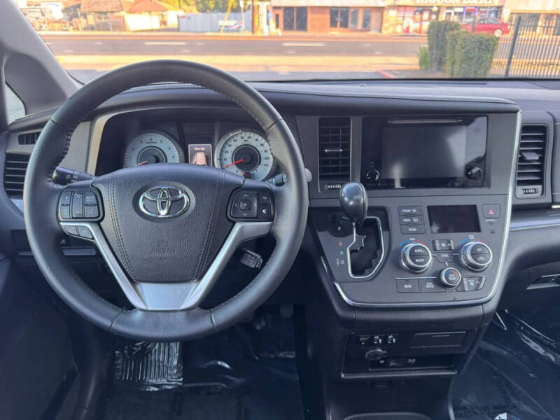 2017 Toyota Sienna