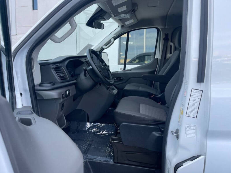 2022 Ford Transit Passenger Van XLT photo 13