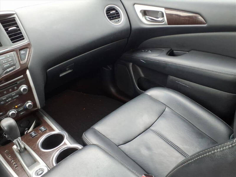 2016 Nissan Pathfinder SL