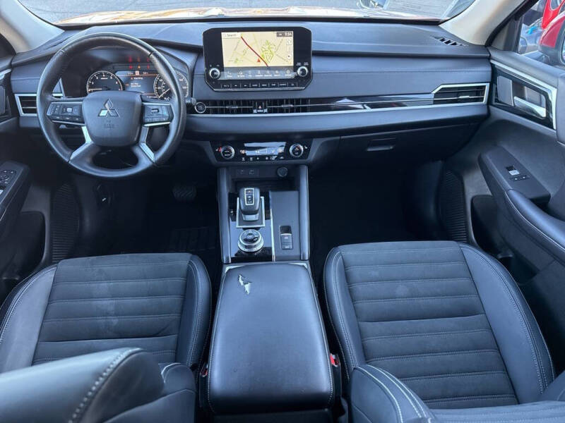 2023 Mitsubishi Outlander SE