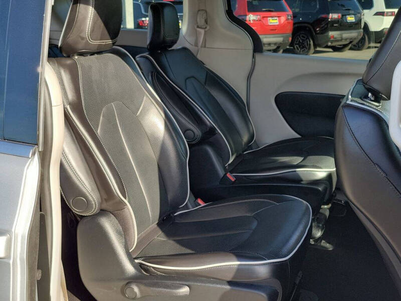 2023 Chrysler Pacifica Plug-In Hybrid Limited