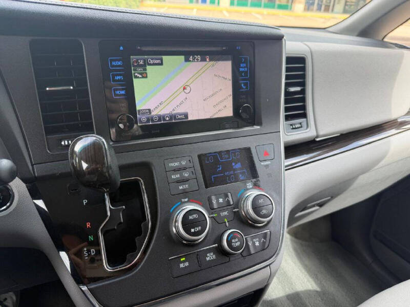 2017 Toyota Sienna XLE 8-Passenger