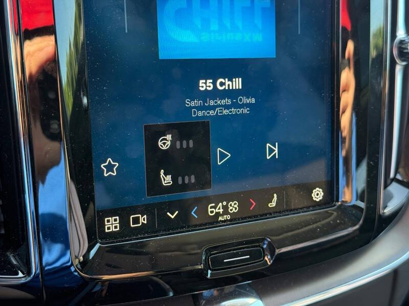 2025 Volvo XC60 T8 Core Dark Theme