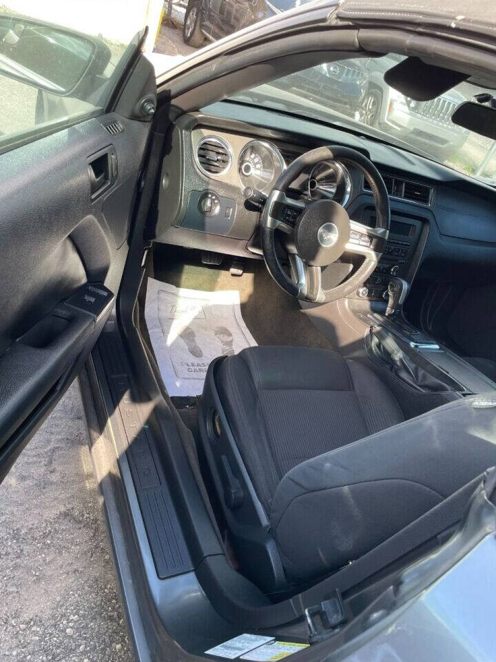 2014 FORD Mustang Convertible - $6,495