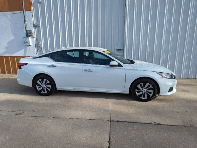 2020 Nissan Altima for sale at Parkway Motors in Osage Beach MO