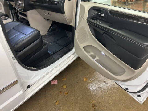 2016 Chrysler Town and Country Touring