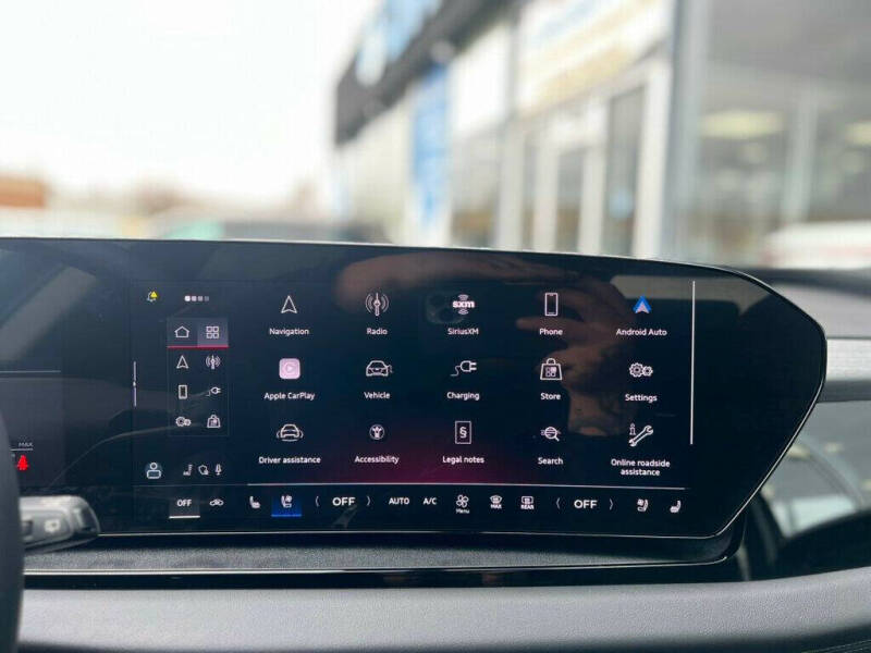 2025 Audi Q6 e-tron quattro Premium Plus