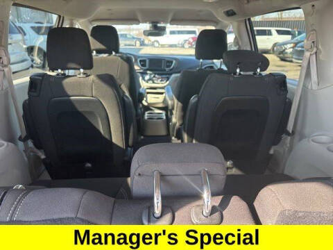 2023 Chrysler Voyager LX