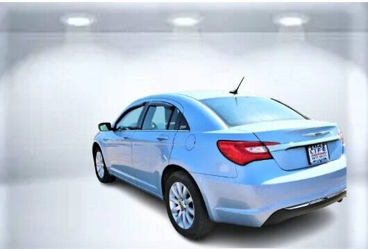 2013 Chrysler 200 Touring photo 6