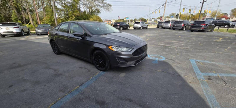 2019 Ford Fusion S photo 9