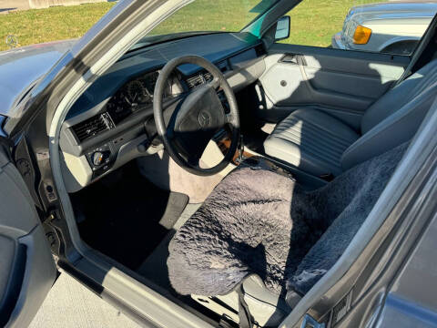 1986 Mercedes-Benz E-Class