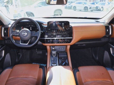 2023 Nissan Pathfinder Platinum