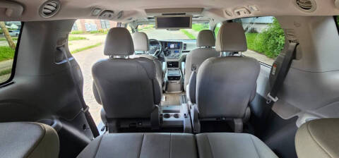 2017 Toyota Sienna XLE 8-Passenger