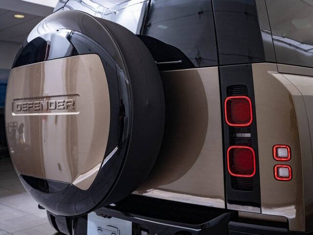 2025 Land Rover Defender 110 P500 X-Dynamic SE