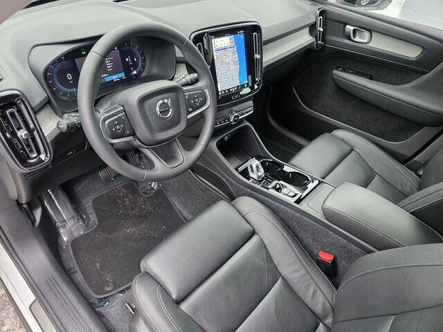 2024 Volvo XC40 B5 Plus Dark Theme