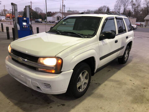 2005 Chevrolet TrailBlazer for sale at JE Auto Sales LLC in Indianapolis IN