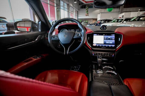 2022 Maserati Ghibli Modena Q4