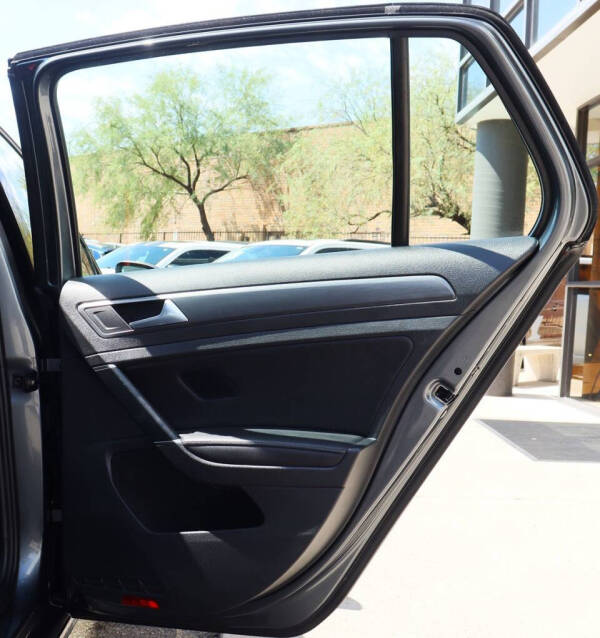 2018 Volkswagen Golf TSI SE