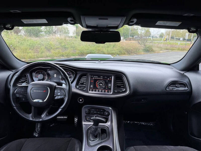 2017 Dodge Challenger 392 HEMI Scat Pack Shaker