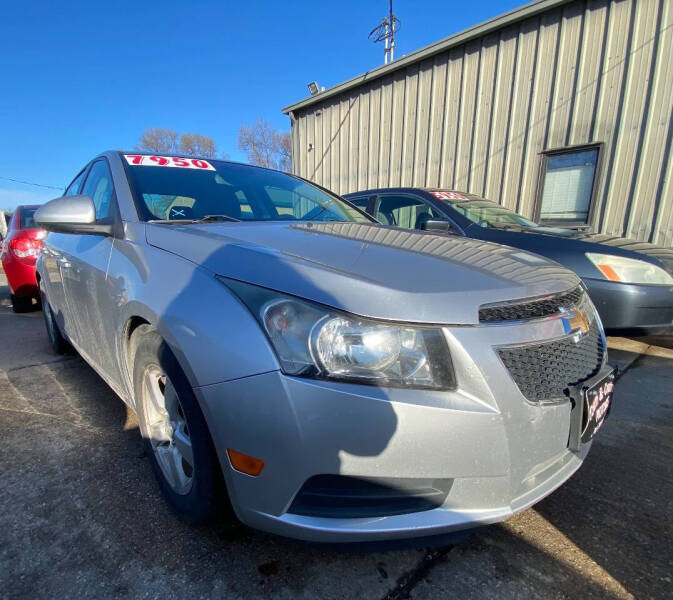 2014 Chevrolet Cruze for sale at TOWN & COUNTRY MOTORS in Des Moines IA