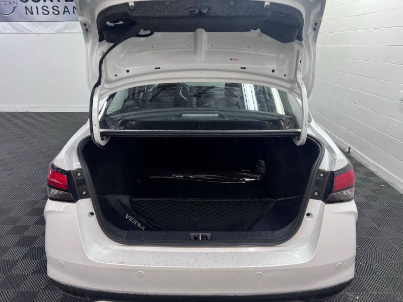 2025 Nissan Versa SR