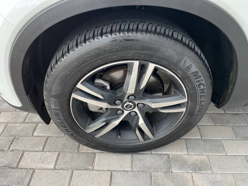 2025 Volvo XC40 B5 Core Bright Theme