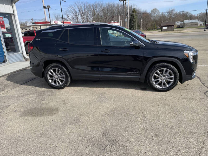 Used 2024 GMC Terrain SLT with VIN 3GKALVEG9RL325653 for sale in Maquoketa, IA