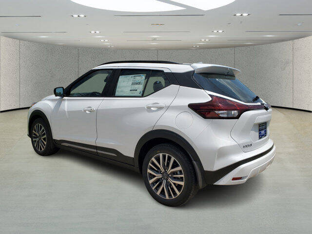 2023 Nissan Kicks SR