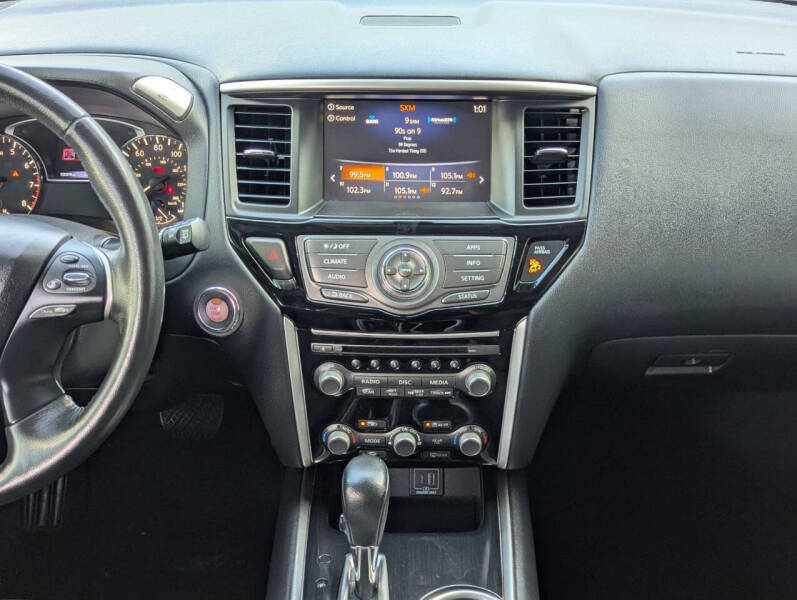 2020 Nissan Pathfinder SV