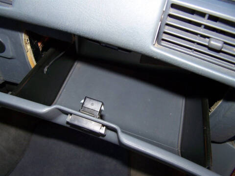 1990 Pontiac Sunbird LE