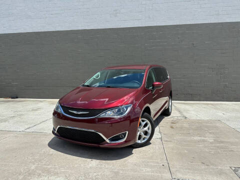 2017 Chrysler Pacifica Touring-L