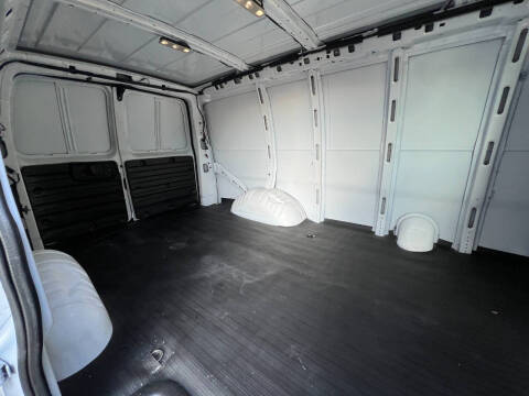 2025 Chevrolet Express 2500