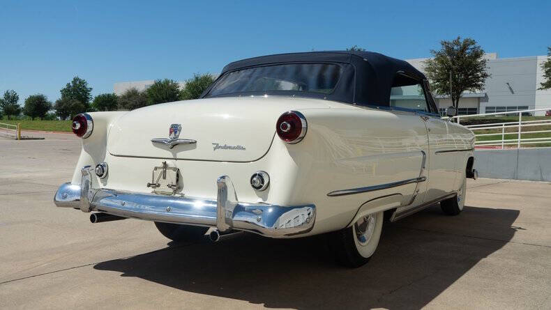 1953 Ford Crestline