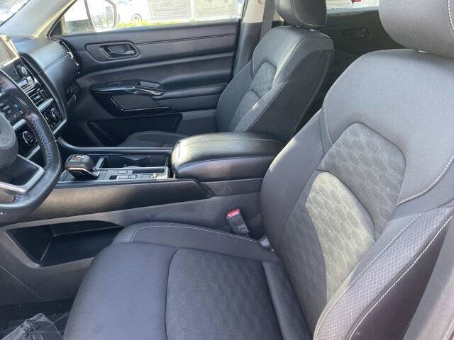 2024 Nissan Pathfinder SV