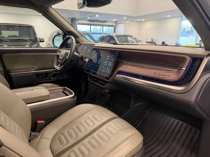 2023 Rivian R1T Adventure